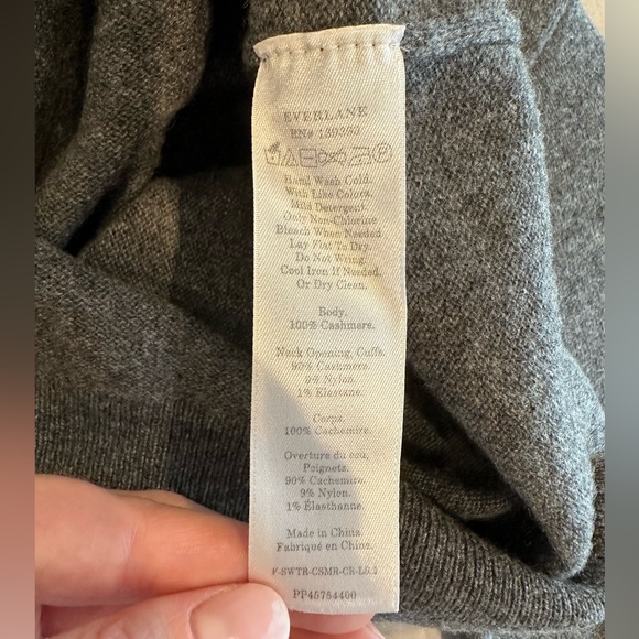 EVERLANE cashmere crewneck sweater, size Small - Picture 4 of 4